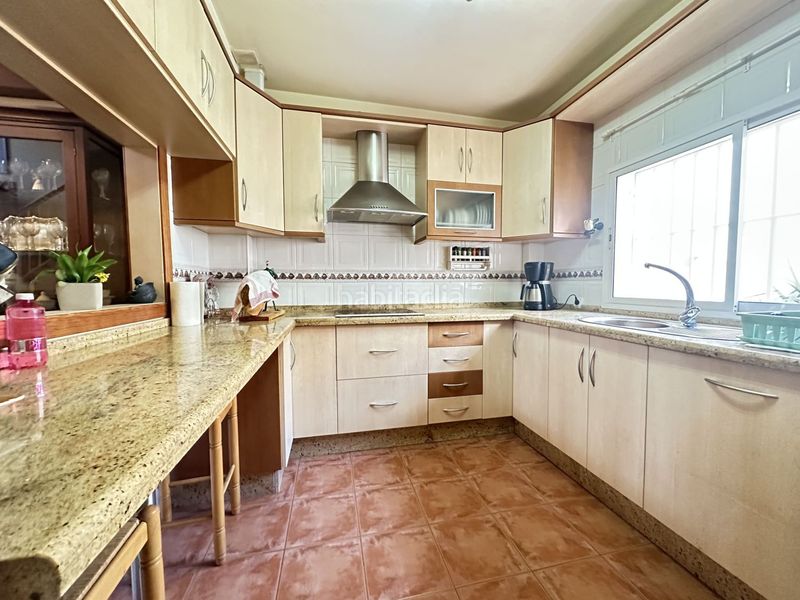 Foto b3f7e399-7886-4f87-84a8-106cea3e192c. Casa amb aparcament a Joaquina Eguaras Granada