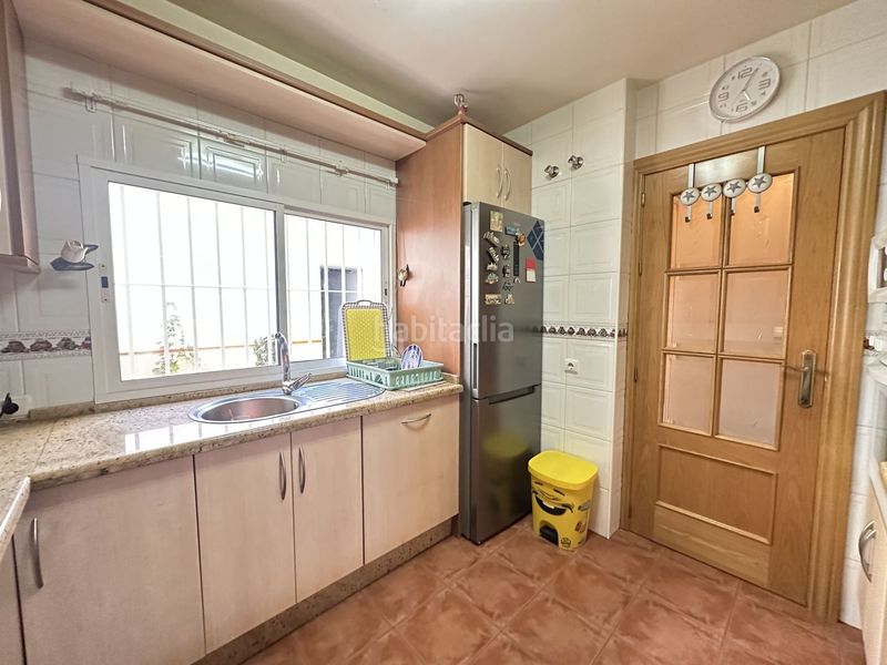 Foto cff8b861-0a9a-4f64-81b6-d29676c3e9cd. Casa amb aparcament a Joaquina Eguaras Granada