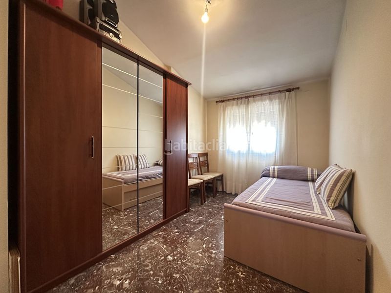 Foto f35f4959-32a4-4490-9a31-d7f4e4f03a2e. Casa amb aparcament a Joaquina Eguaras Granada
