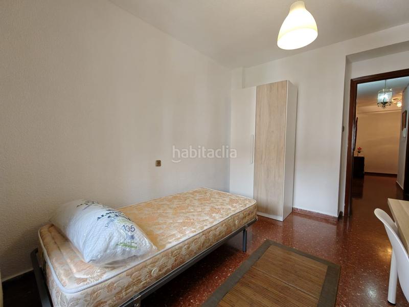 Foto 7504997b-f97b-4037-baf1-d3989b3e21c7. Alquiler piso habitación en alquiler en norte, 4 dormitorios. en Granada