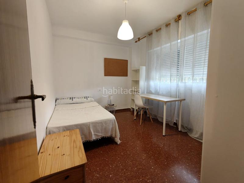 Foto ed97b06c-2908-4efb-bf74-d3aac71c1023. Alquiler piso habitación en alquiler en norte, 4 dormitorios. en Granada