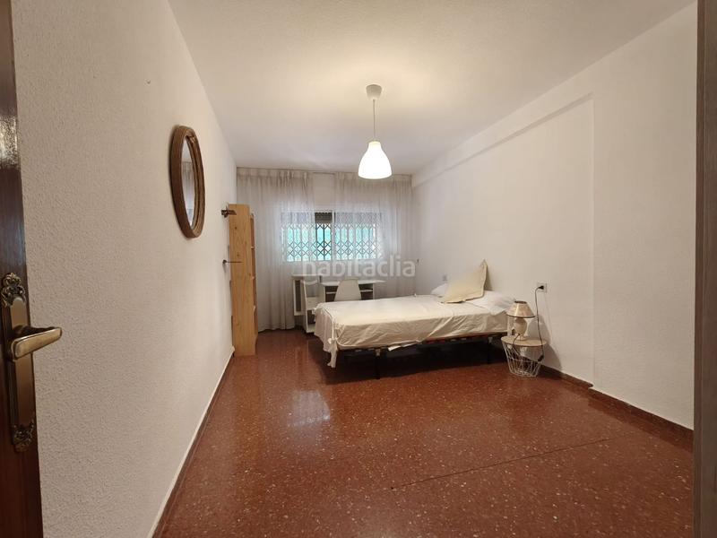 Foto ef45ceec-417e-41ae-abcb-a682412c93de. Alquiler piso habitación en alquiler en norte, 4 dormitorios. en Granada