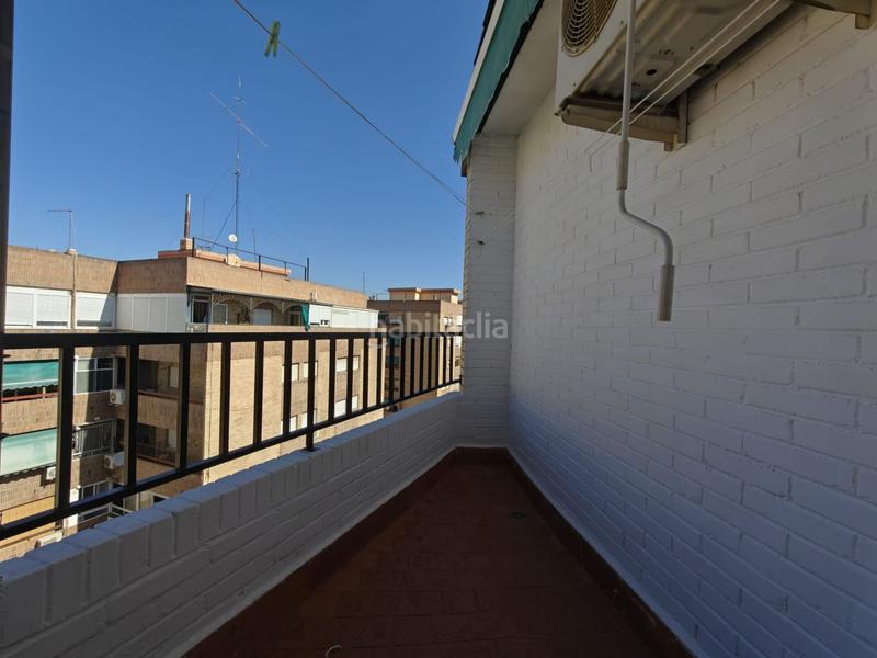 Foto 4d6f9916-f07d-4569-81af-def1d978850b. Alquiler piso habitación en alquiler en la chana, 4 dormitorios. en Granada