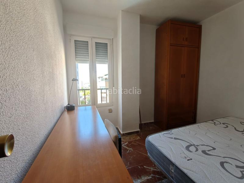 Foto e2d9826c-457b-4ebb-8774-35beebd769d4. Alquiler piso habitación en alquiler en la chana, 4 dormitorios. en Granada