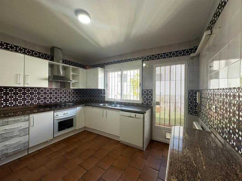 Foto aad74a5d-c209-44b7-9977-5944f64f362d. Maison avec parking dans Cúllar Vega