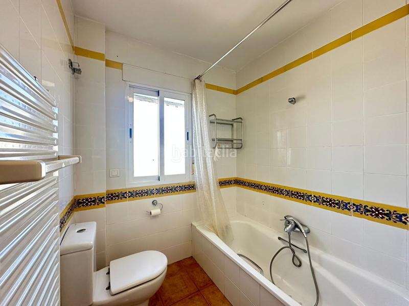 Foto fa8f18e9-1bed-49b2-9634-3d90816c2982. Maison avec parking dans Cúllar Vega