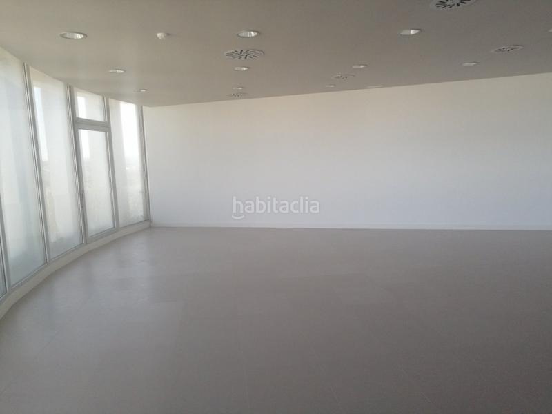 Foto cad18eb6-114c-40d6-ab3d-dbb5477dd15f. Miete büro mit parking in Barrios (Los)