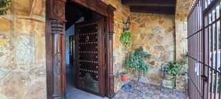 Haus en San Roque Pueblo. Precioso caserio con piscina y  negocio en albarracin