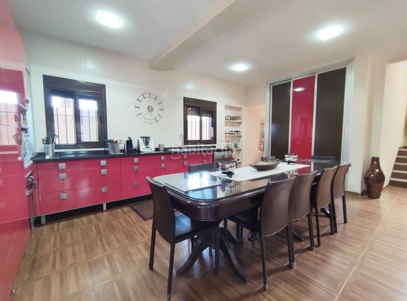 Foto 7adf511a-9748-4cfa-b9c8-5bcadfe0131c. Xalet amb calefacció aparcament piscina a Los Pinos Algeciras