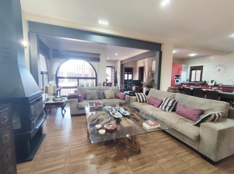 Foto 8ae3c608-f1b8-4181-a8f4-9408b88f6c72. Xalet amb calefacció aparcament piscina a Los Pinos Algeciras