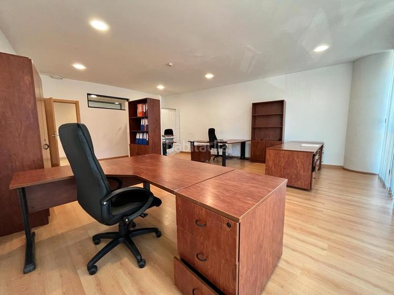 Foto 4098de30-c4a8-4011-8946-4e3e2a2cf98b. Affitto ufficio con parcheggio in Barrios (Los)