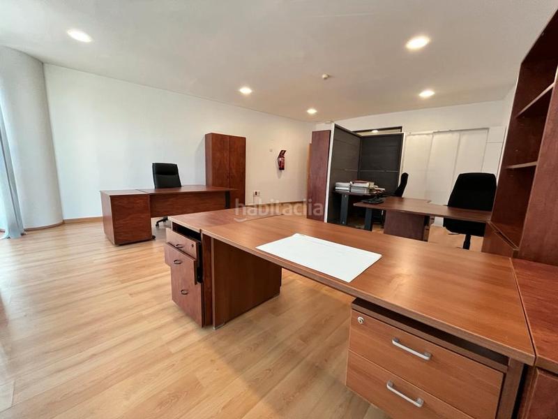 Foto f01ec3ef-09fc-4451-8e62-a0c3a3c1384b. Affitto ufficio con parcheggio in Barrios (Los)