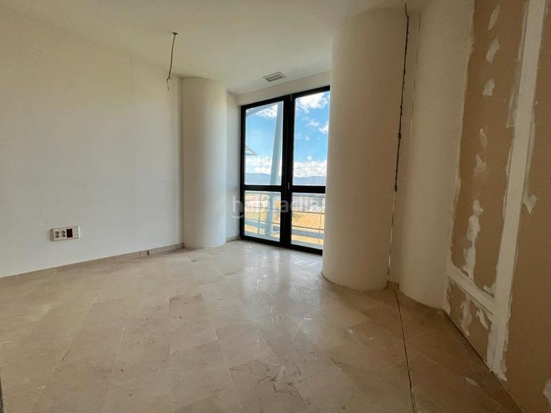 Foto f456d54c-0f07-466b-939a-f990e8026ef9. Miete büro in Barrios (Los)