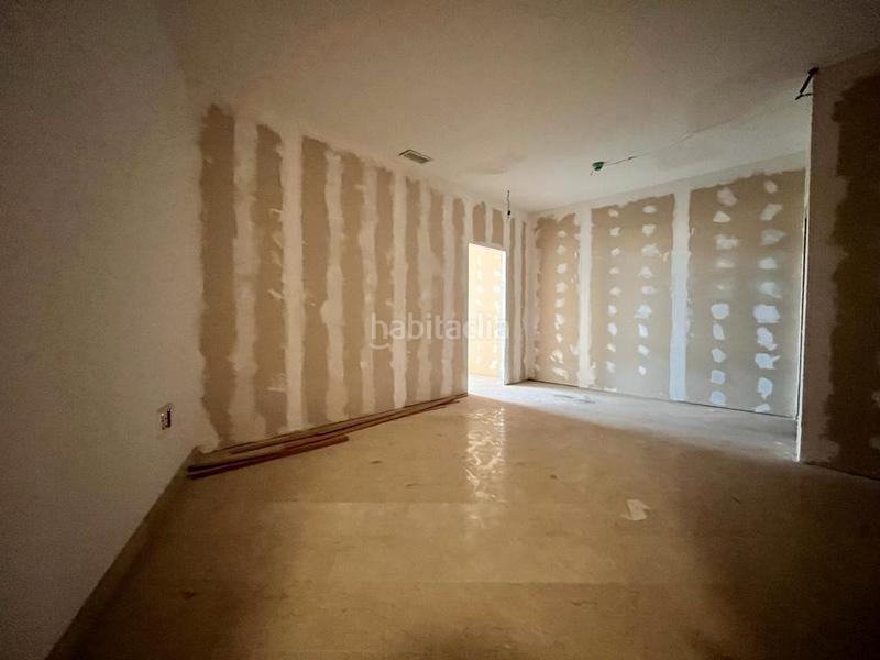 Foto f7fd9e4f-cb8d-49db-87c3-7358d97fa110. Miete büro in Barrios (Los)