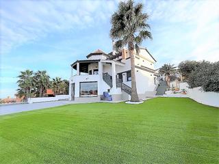 Maison à La Alcaidesa. Villa independiente con vistas al mar en alcaidesa