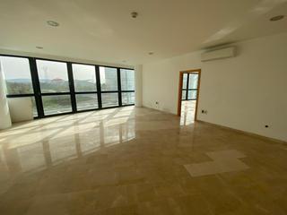 Rent Office space in Barrios (Los). Amplia oficina en edificio azabache
