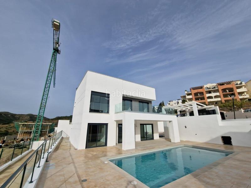 Foto 3aef3cb9-1db8-404d-947f-b05e9a5aa51a. Chalet increíble villa moderna de lujo a escasos metros del mar!! en Manilva
