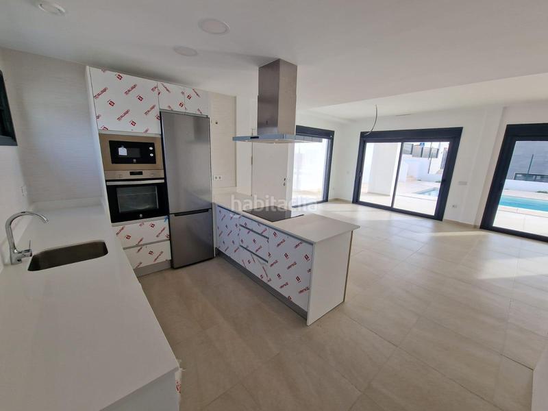 Foto 6bd447ad-364f-45d7-9376-ebd78c9223c5. Chalet increíble villa moderna de lujo a escasos metros del mar!! en Manilva