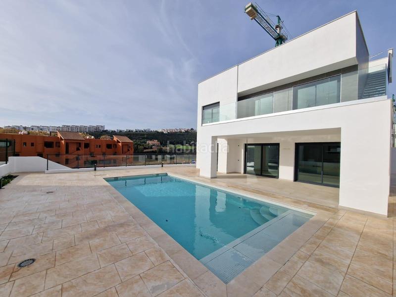 Foto bc67b6f9-5d24-4f31-8d82-235bbe415016. Chalet increíble villa moderna de lujo a escasos metros del mar!! en Manilva