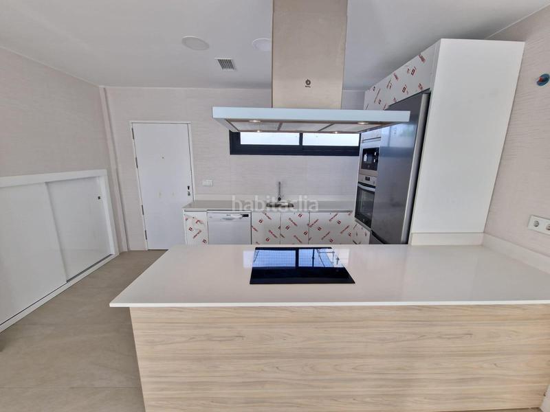 Foto d4b141a9-7d54-42fd-bd3d-90b940a988e0. Chalet increíble villa moderna de lujo a escasos metros del mar!! en Manilva