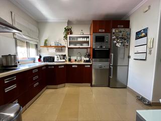 Pis en Casco Antiguo. Piso con vistas al mar, 4 dormitorios y 3 baos con terraza