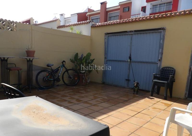 Foto da955c76-90f3-4d3b-94d9-c2a80deb35d3. Casa adosada pareado en san garcia junto a colegio montecalpe en Algeciras