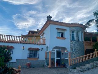 Xalet en San Garca. Chalet construido en 2 parcelas en el faro de punta carnero