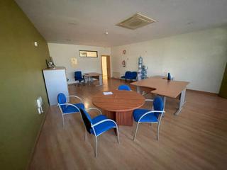 Location Bureau à Barrios (Los). Se alquila oficina amueblada en uno de los centros de negocios c