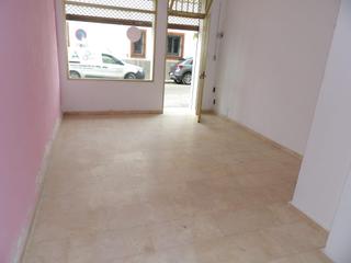 Local commercial à Bajadilla - Fuente Nueva. Local en venta en zona sacanosalesianos