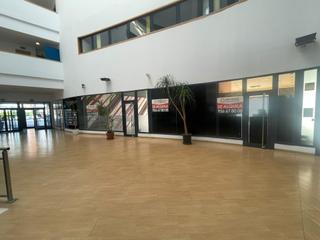 Lloguer Local Comercial a Barrios (Los). Se alquila espacioso local en uno de los centros de negocios con