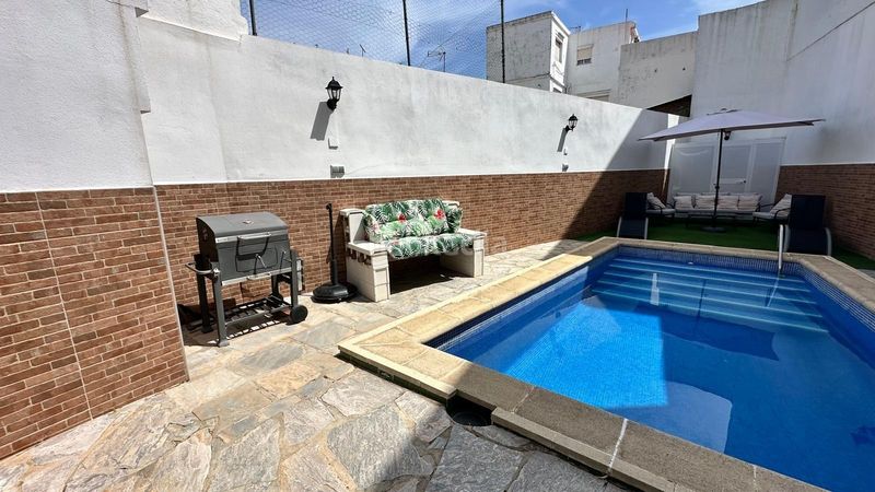 Foto d9339486-e683-4f16-8e7d-80bb5fb4bd42. Reihenhaus mit parking pool in San Pedro-Gabriel Miró-María Guerrero Línea de la Concepción (La)