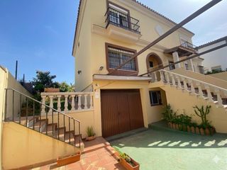 Xalet en Barrios (Los). Precioso chalet pareado con  4 dormitorios y jard�n en zona sant