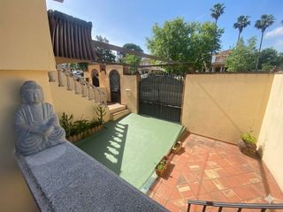 Chalet en Barrios (Los). Precioso chalet pareado con  4 dormitorios y jard�n en zona sant