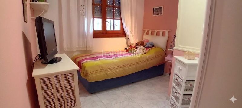 Foto b2778862-676a-48b6-b855-27a55d54e210. Casa adosada adosado en san garcia junto colegio montecalpe en Algeciras
