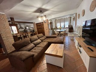 Casa en Los Pinos. Casa en planta baja totalmente reformada de estilo rústico en lo