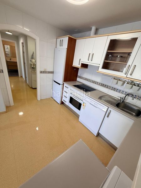 Foto e5bb76b9-b683-41a7-84f0-ba753c560d38. Piso espectacular apartamento a tan solo 200 metros de la playa en urbanización sabinillas playa en Manilva