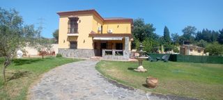 Chalet en San Roque Pueblo. Chalet con 2000m2 de parcela en san roque