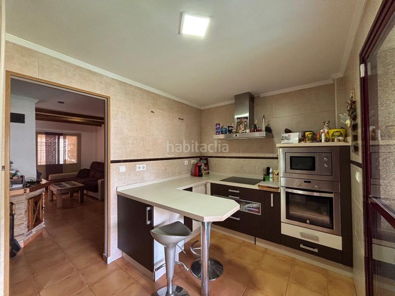 Foto b90b711c-8c73-495f-8b23-cd0c4811ffb8. Casa adossada amb calefacció aparcament a Barrios (Los)