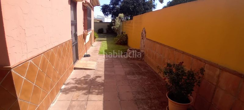 Foto 0c6351c0-97a6-4eea-afba-39ae91f83e52. Chalet  independiente en Los Pinos en Los Pinos Algeciras