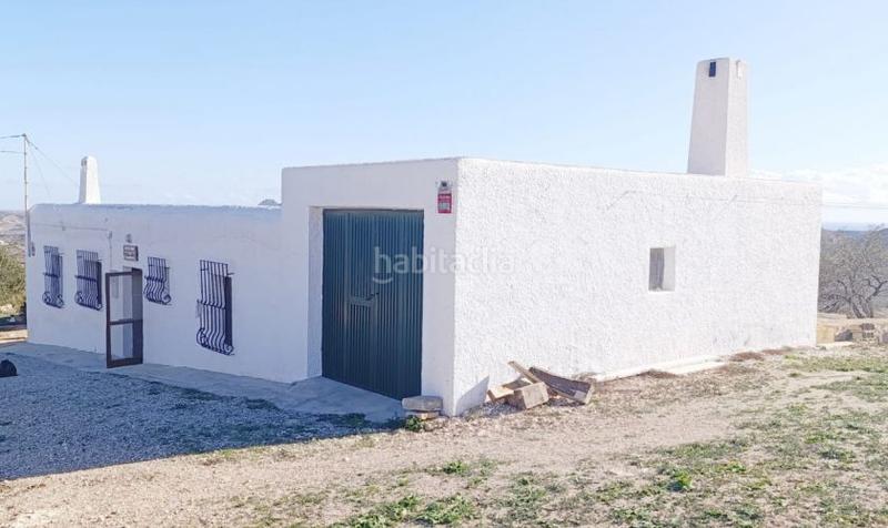 Foto 45fa5067-4a3e-403d-82c5-1a5ebc2e3428. Xalet amb xemeneia aparcament a Aguamarga Níjar