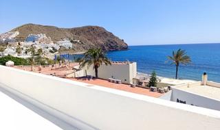 Pis a Carboneras. Piso y local junto a la playa