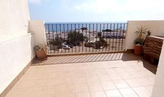 Apartament  Calle joaquín turina. Atico con terraza y vistas al mar