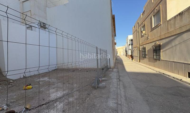 Foto 46197f43-86f2-477a-b2b2-7da33c147d4a. Terreny residencial a calle la manga 17 a Carboneras