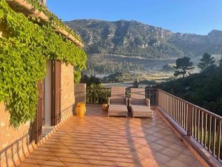 Casa a Bunyola. Encantador casa de pueblo con jardín y licencia vacacional etv