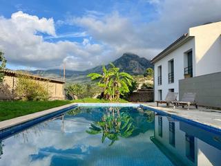 Casa a Sóller. Moderna casa unifamiliar con piscina, apartamento de invitados y