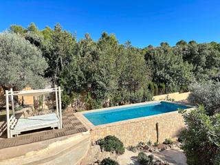 House in Bunyola. Fántastico chalet con piscina y casa de invitados cerca de bunyo