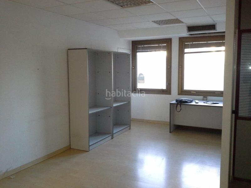 Foto 02041bd6-41a1-46cb-aae8-004ab51b30ca. Büro in avenida blas infante 8 in El Tardón - El Carmen Sevilla