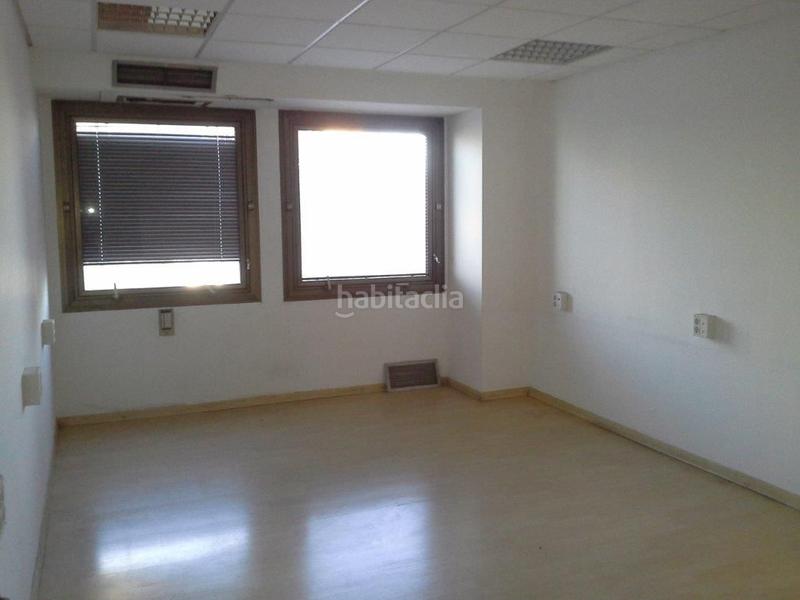 Foto 46902c2b-dbf4-409d-9116-8810c27648a3. Büro in avenida blas infante 8 in El Tardón - El Carmen Sevilla