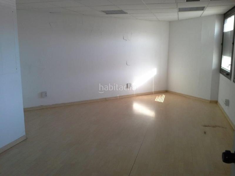 Foto 591ca4bb-4547-49d0-a561-07f3982c7758. Büro in avenida blas infante 8 in El Tardón - El Carmen Sevilla