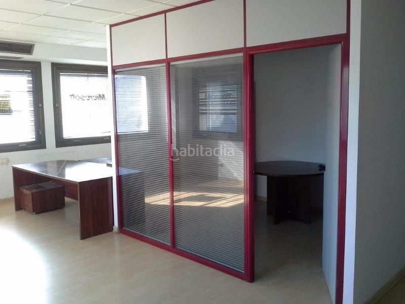 Foto 752502c2-b7c1-4487-8f9e-0537128f4585. Büro in avenida blas infante 8 in El Tardón - El Carmen Sevilla